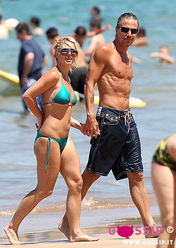 Britney e Jason, effusioni in acqua: foto