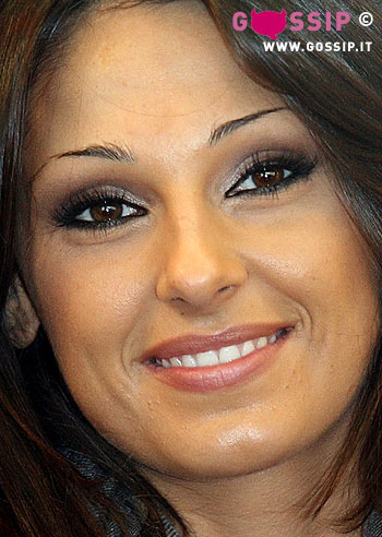 Anna Tatangelo criticata? La difende il papà...