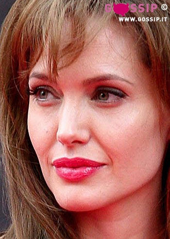 Un'autobiografia per Angelina?
