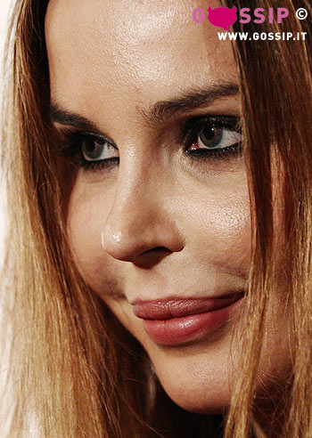 Nina Moric di nuovo single!