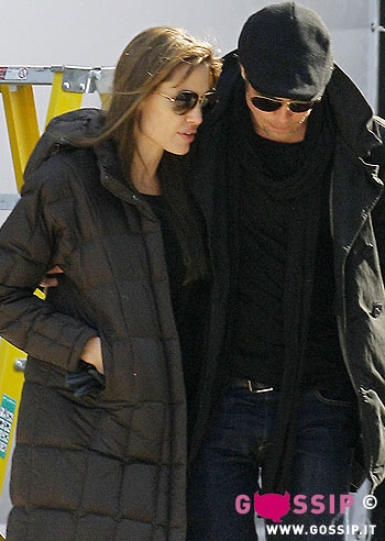 Brad raggiunge Angelina a Budapest: foto