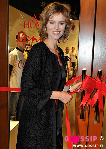 Eva Herzigova incinta: prime foto del pancino