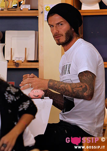 Beckham si dedica al decoupage: le foto