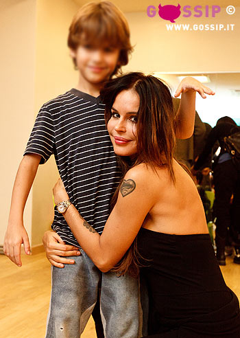 Nina Moric in palestra col figlio: foto