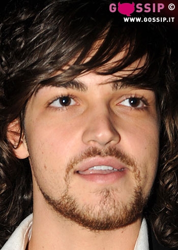 Valerio Scanu torna a studiare... Valerio Scanu torna a studiare...