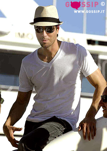Enrique Iglesias si prende una vacanza: foto