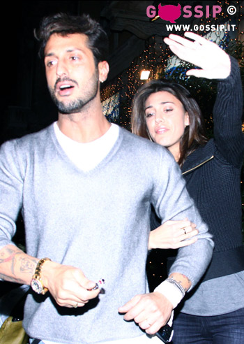 Corona e Belen a cena con amici: le foto