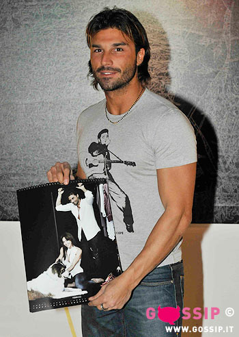 Conversano e Carbone, animalisti nella notte: foto