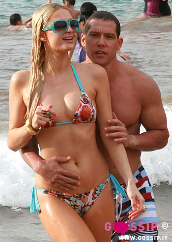 La Hilton alle Hawaii col fidanzato: foto