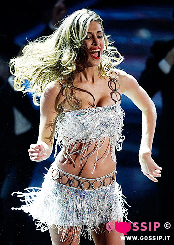 Sanremo: il sexy balletto di Belen, le foto Sanremo: il sexy balletto di Belen, le foto