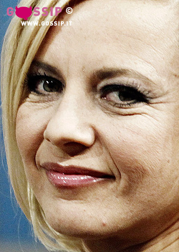 GF11: Antonella Elia a caccia del fidanzato con Insinna