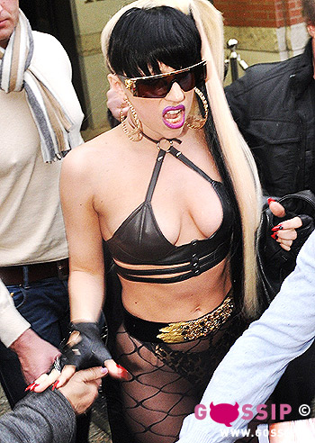 Lady Gaga sempre più svestita: le foto
