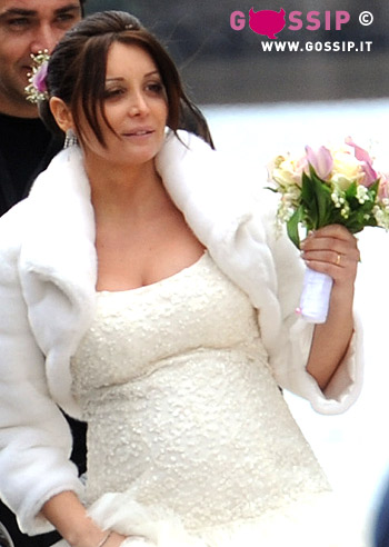 Ale Pierelli, nozze col pancione: le foto