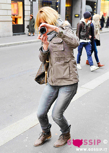 Filippa Lagerback diventa una paparazza: foto