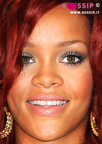 Rihanna, le piace il sesso sadomaso