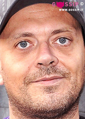 Max Pezzali, scappatella con la Vj?