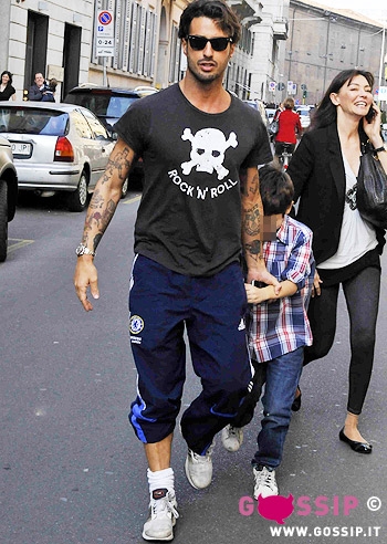 Corona a passeggio con Carlos e Belen: foto