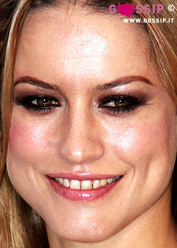 Lola Ponce, single e contenta