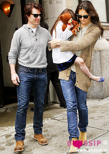 Tom e Katie viziano la piccola Suri: foto