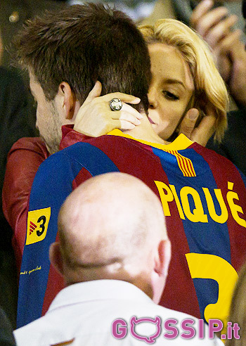Il Barcellona perde, Shakira consola Piquè: foto
