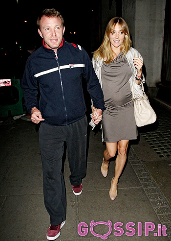 Guy Ritchie, che bello il pancione di Jacqui Ainsley Leave!