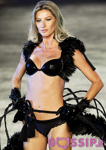 Gisele Bundchen sfila in lingerie