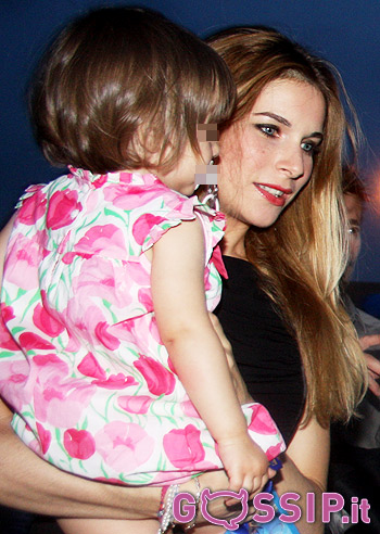 Eleonora Pedron, a Gallipoli con la figlia