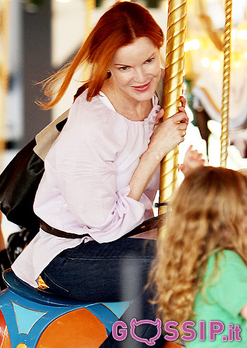 Marcia Cross si diverte come una bambina