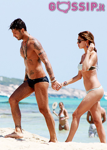 Belen, Fabrizio e Carlos, Formentera insieme Belen, Fabrizio e Carlos, Formentera insieme