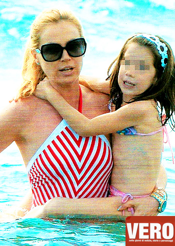 Federica Panicucci, vacanze a Forte dei Marmi Federica Panicucci, vacanze a Forte dei Marmi