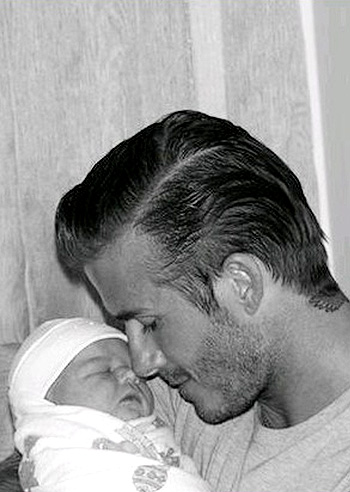 I Beckham mostrano Harper Seven al mondo: guarda I Beckham mostrano Harper Seven al mondo: guarda