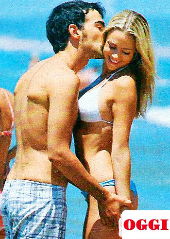 Martina Stella, il suo lato b è Primo!