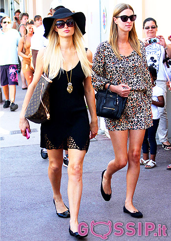 Paris Hilton fa shopping a Saint Tropez