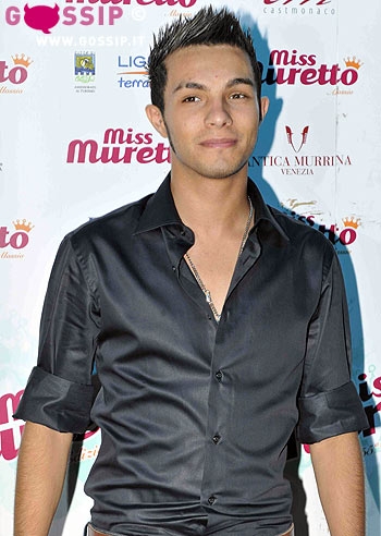 Altro che "Amici":  guerra su Facebook tra Marco Carta e Simonetta Spiri