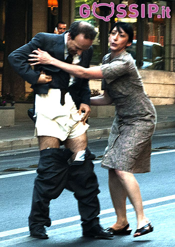 Roberto Benigni in mutande a Via Veneto