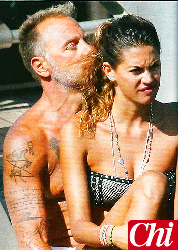 Melissa Satta, coccole in barca con Vacchi