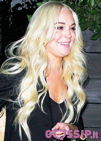 Lindsay Lohan, capelli perfetti e doppio mento