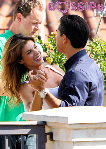 Elisabetta Canalis "tra le braccia" di Mario