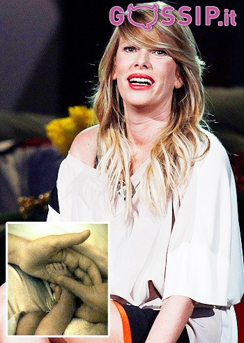 Alessia Marcuzzi: "Sono tornata a casa con Mia e ringrazio tutti"