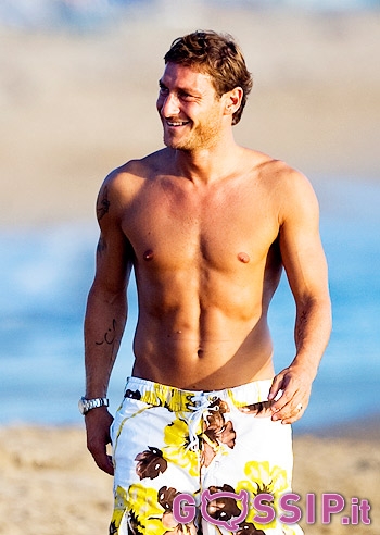 Attenta Ilary: per una scappatella le donne scelgono Totti!