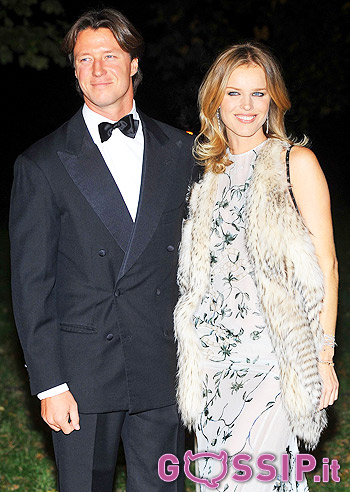 Herzigova bellissima a Londra col marito