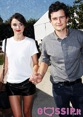 Orlando Bloom e Miranda Kerr, mano nella mano a Parigi