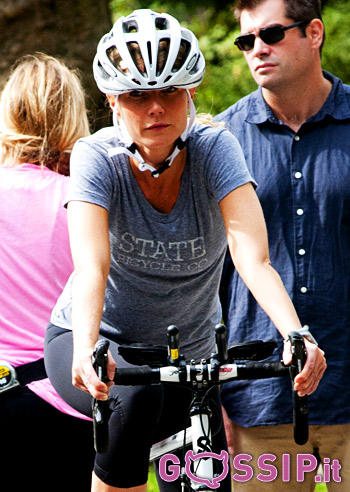 La Paltrow in bici a Central Park: foto