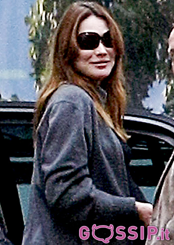 Carla Bruni in sala parto? No, fa shopping!