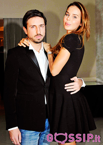 Nina Moric, baci pubblici con Pasquale