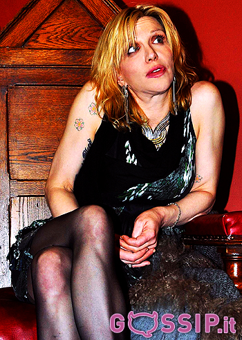 Courtney Love, occhio all'etichetta!