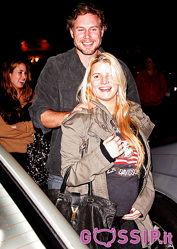 Look premaman sciatto per Jessica Simpson