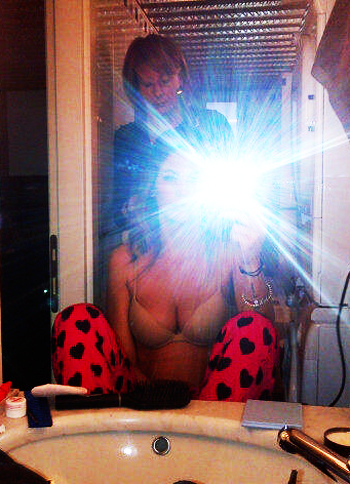 Melissa Satta, autoscatto in reggiseno