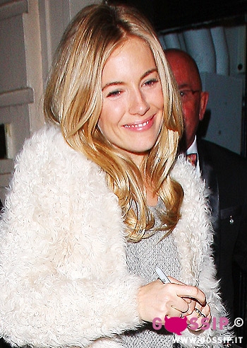 Sienna Miller incinta pensa a Pattinson padrino