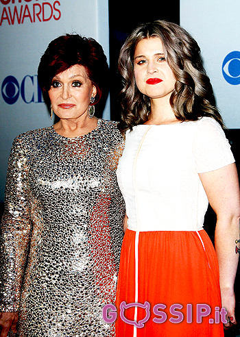 Kelly Osbourne tinge i capelli di grigio: foto